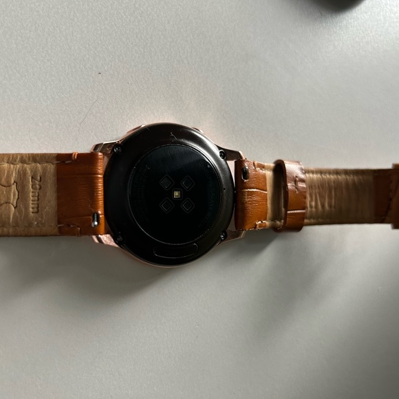 Rose Gold Samsung Active Watch - Great Condition - Picture 3 of 4